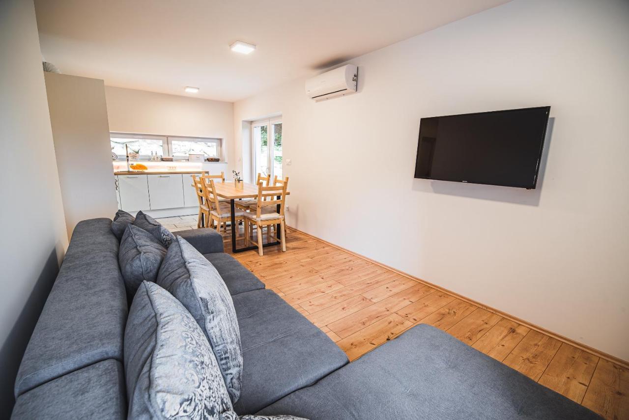 Apartments Rozalija ゴレンスカ地方 エクステリア 写真