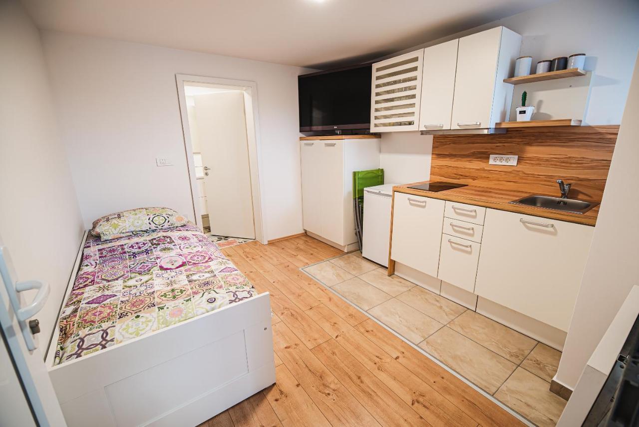 Apartments Rozalija ゴレンスカ地方 エクステリア 写真
